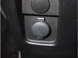 【12V電源】USBポートなどを追加することができます。