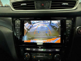 【バックカメラ】運転席から画面上で安全確認ができます。駐車が苦手な方にもオススメな便利機能です。