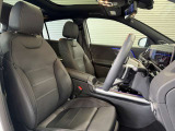 メルセデスのシートは、少し硬めに出来ておりますので、長時間の運転でも疲れにくく、安全にドライビングをお楽しみ頂けます
