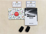 基本操作はもちろん、最近の車は装備もどんどん進化しているので困った時に役立つユーザーガイド、整備歴が確認できるメンテナンスノートが付いてます。安心ですね☆☆