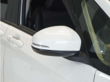 ◆ドアミラーウインカー◆ドアミラーにウインカーを装備しています。対向車に自身の進行方向を合図し安全に運転できます。