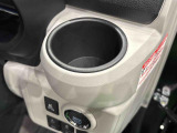 運転席側掘り込み式インパネカップホルダー