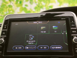 FM・AMやテレビ、Bluetooth Audioなどの項目が一覧で表示され、使いたい音源を選びやすい画面です。日常の移動中も好みに合わせたオーディオ環境を手軽に整えられます。