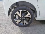 右リヤタイヤ(タイヤサイズ165/55R15)