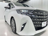 フォグランプ装着車です。暗い夜道の車両前方を明るく照らします