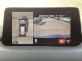 狭い場所での駐車やすれ違いなどでより的確な運転操作に役立つ360&deg;ビューモニターが装備されています。