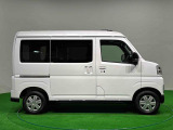 広々としたキャビンを実現したスクエアボディを採用。最小回転半径4.2mで狭い駐車場そして細道や曲道での走行もスムーズに行えます。