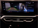 【バックモニター】&rdquo;R&rdquo;レンジにシフトチェンジして頂くとバックカメラとセンサーが起動し駐停車時の運転をサポートします。
