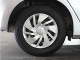 ◆純正ホイール装着車◆シンプルなデザインのホイールキャップ付きです。