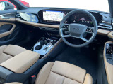 洗練された機能性の高いインテリア。長く使っても飽きないデザインがAudiです。触感にもこだわっております。