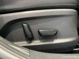 運転席は最適なポジションが可能な電動パワーシートになります。
