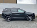 Jeep全車種共通の台形型ホイールアーチは走破性を高めております。