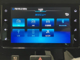 【ディスプレイオーディオ】 ラジオの視聴やBluetooth接続による音楽鑑賞やハンズフリー通話、バックアイカメラ表示などの多彩な機能が利用できます。