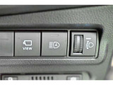 オートマチックハイビームとは、先行車や対向車のライトを認識し、ハイビームとロービームを自動で切り替える機能です。夜道の視界を確保します。詳細は販売店スタッフまでおたずねください。