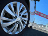 タイヤは、純正アルミホイールで、サイズは「155/65R14」となっております!