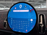 デジタルスピードメーター、航空機のコックピット操作箇所と同じ配色で目が疲れにくいように設計されてます。