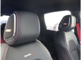 自社工場を3拠点完備しております。重整備やカスタムを始め、ご購入後のお車のメンテナンスも弊社にお任せください。