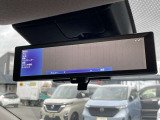 車両後方のカメラ映像を映し出し、車内の状況や、天候などに影響されずいつでもクリアな後方視界が得られるインテリジェントル-ムミラ-が装備されております。