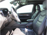 こちらのXT5クロスオーバーは、キャデラックのお車のなかでも人気のある一台となっております。