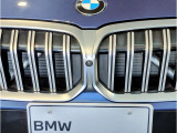【キドニーグリル】BMWは約90年もの間、ほぼ全ての車両にひと目でBMWだと分かるこの特徴的なフロントグリルが備えられ、デザイン・アイコンとして親しまれてきました。