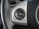 ◆オーディオリモコンスイッチ◆ハンドルにスイッチが装備されてます。視点をそらすことなく、ボリューム調整・オーディオソース切替・選曲が出来ます。安全運転しながら操作が可能になりました。
