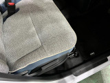痛みの出やすい運転席シートの角、フロアマット、座面、ともに良好です