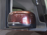 ◆ドアミラーウインカー◆ドアミラーにウインカーを装備しています。対向車に自身の進行方向を合図し安全に運転できます。