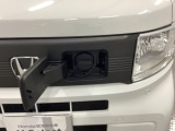 急速充電は車内のボタンを操作して開け、あとは充電コネクターを差すだけで充電開始します。簡単な充電操作と、フタの開け方を変えることで差し間違いを防げる安心感。
