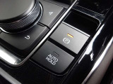 ブラインドタッチでナビや音量を操作できるコマンダーノブを設置。さらに停車状態を維持するオートブレーキホールド機能が毎日の運転疲れを軽減します。デザインと機能性が融合した操作部です。