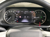 未来のコックピットのような運転席!ハンドルの奥の高画質画面は、スマホのように着せ替えできます。スピードメーターだけではなくナビの地図を画面いっぱいに映せるため、目線を外さず安全に運転できます。