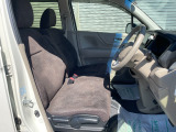 【運転席 】納車前には専門業者にてクリーニングを実施し綺麗な状態でお渡します!
