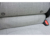 後部座席にはISOFIXが装備されておりますので、小さいお子様用のチャイルドシートも安全に装着できます。