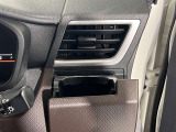 運転席側もドリンクホルダーが付いております!