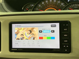テレビ映像を表示できる画面を備えており、停車中の休憩時間にも視聴を楽しめます。チャンネルや受信状況も画面上で確認でき、ちょっとした待ち時間を過ごす際に便利です。