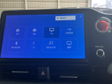 FM・AMやBluetooth、USBなどのメニューが並び、使いたい項目を画面で確認しやすい構成です。テレビや後席の項目も表示され、日々の移動に合わせて選べる便利な画面です。