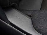 運転席シート右側樹脂部分にキズがあります。詳細は現車をご確認ください。