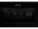 フロントシート用シートヒータースイッチとディスプレーオーディオとの接続USB及びHDMIソケットになります!アクセサリー電源も付いてます!