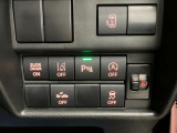 【運転席インパネスイッチ】安全装置関係のスイッチも操作しやすい位置に配置されています。