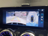【360℃カメラシステム】自車を上方から見下ろしているかのような仮想映像がディスプレイに映しだされます。全周囲の画像が映し出されるので、細い道への進入時や、狭い場所での駐車時に役立ちます☆