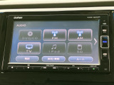 DVD/CDやFM、AM、テレビ、iPod、SDなどの選択肢が画面にまとまり、好みの音源を選びやすい構成です。ドライブ中も、使いたいメニューを確認しながら活用できます。