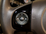 【ステアリングリモコン】ステアリングにオーディオ調節可能なスイッチが装備されていますので運転中でも視線をそらさずにオーディオの調節が可能です!