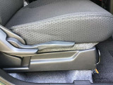 フロントシートです。ゆったりとした足元で長距離でも疲れにくいです