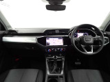 室内の使用感も少なく、まだまだこれから安心して長くお乗りいただけるお車です。