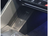 ●スイッチひとつひとつの隙間を1ミリ以下に抑え、まるで彫刻のような存在感と徹底的な微調整により柔らかな押し心地を実現する「ゼロタッチ」など、アウディのインテリアをぜひご堪能ください