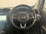 JEEPロゴ入りステアリングです。
