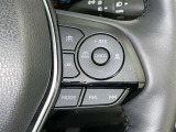 ステアリングスイッチ付き。前方から目を離すことなく操作することが可能です。