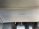 運転席には膝用のエアバックが装備されております。