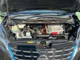 エンジンルームもきれいです。自社工場で車検・点検整備をして納車になります。保証も付いて安心です。