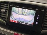 【バックカメラ】駐車時に後方がリアルタイム映像で確認できます。大型商業施設や立体駐車場での駐車時や、夜間のバック時に大活躍!運転スキルに関わらず、今や必須となった装備のひとつです!