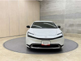 お車購入のポイントとなるフロントマスクです!シャープな目つきが印象的なデザインのヘッドランプです。